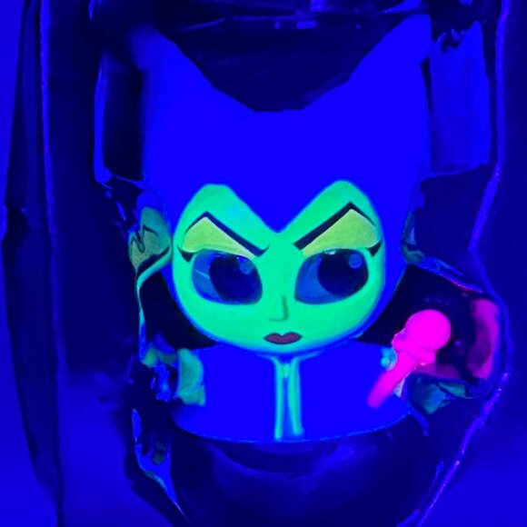 Disney Doorables Blacklight Villains MALEFICENT - Sleeping Beaty Glow NEW SEALED - Picture 7 of 13